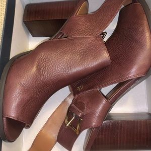 Maroon Side Buckle Tommy Hilfiger Heels Sz10